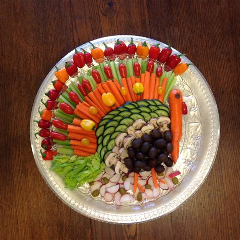 Thanksgiving vegetable platter | Thanksgiving veggie tray, Thanksgiving snacks, Thanksgiving ...