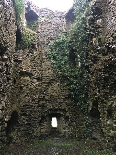 An old castle in the countryside in Ireland. [OC] [1334x750] : r ...