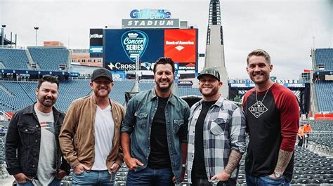 Luke Bryan Official on Instagram: “Doors are open at @gillettestadium. Let’s go boys # ...