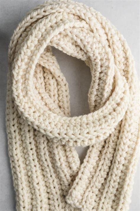 How to Crochet a Scarf for Beginners - Free Pattern - Sarah Maker