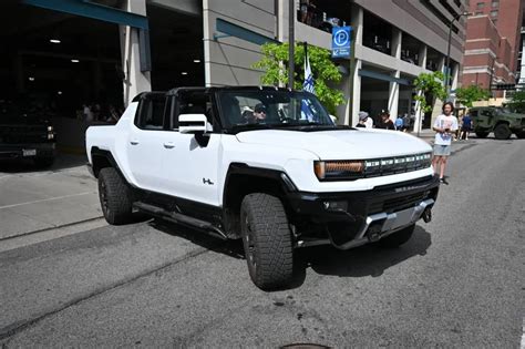 GMC Hummer EV resets peak pickup truck bar - offroadingblog.com