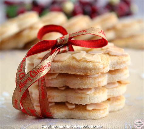 Kerstkransjes are traditional Dutch Christmas cookies. I flavoured my cookies with some vanilla ...