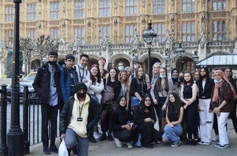 Rochdale sixth form visit Parliament and speak with town’s MP ...