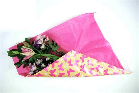 How to Gift Wrap Fresh Flowers Like a Pro