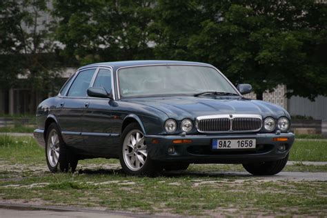 1998 Jaguar XJ-X308 Sovereign 3.2 (195 cui) gasoline 174 kW