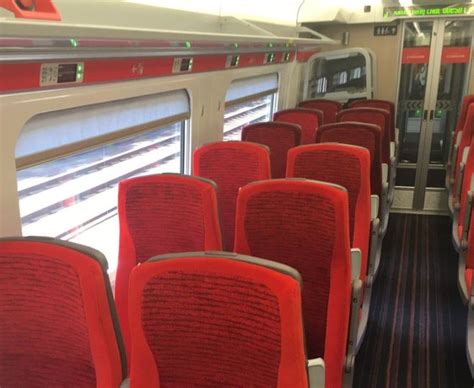 East Coast Main Line Azuma trains launch on London to Leeds route - BBC News