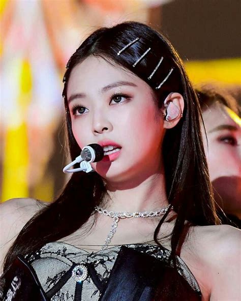 Jennie Kim | BLACKPINK 💕 | Kim hair, Clip hairstyles, Kpop hair