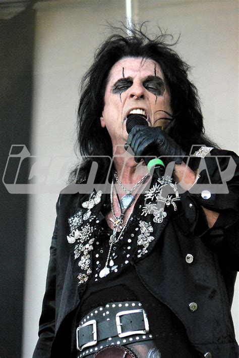 Photo of Alice Cooper 2006. | IconicPix Music Archive