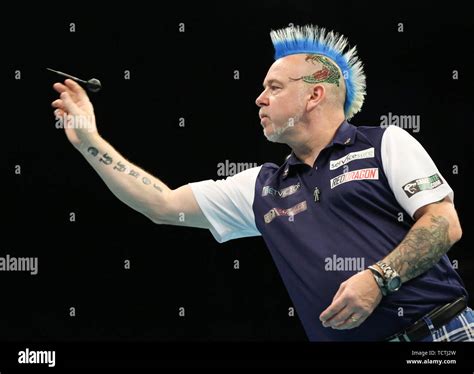 Peter wright darts hi-res stock photography and images - Alamy