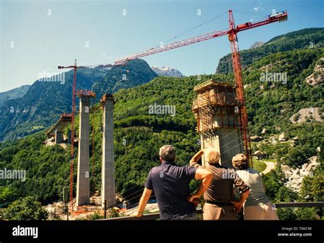 Switzerland saint gotthard pass between hi-res stock photography and images - Alamy