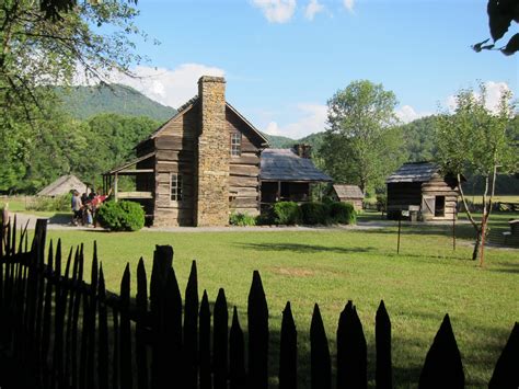 Oconaluftee Farm Museum in Great Smoky Mountains National Park | Mountain farm museum, Great ...