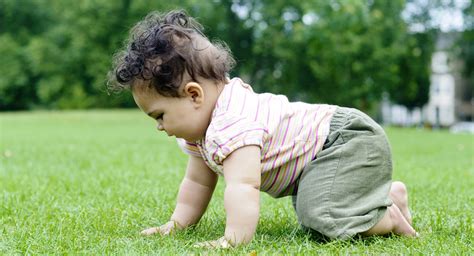 Developmental milestones: crawling | BabyCenter