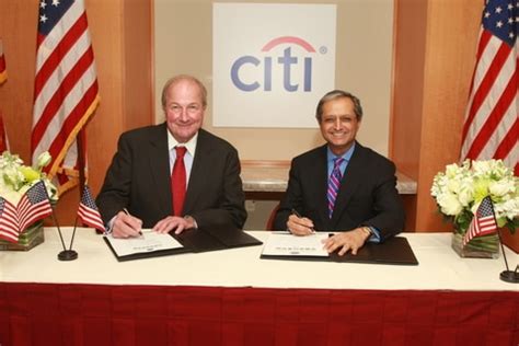 Citi CEO Vikram Pandit signs Statement of Employer Support for the Guard & Reserve