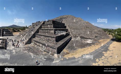 Teotihuacan, Mexico. Pyramid of the Moon Stock Photo - Alamy