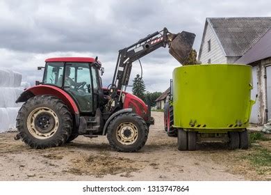 Tractor Front End Loader Loads Feed Stock Photo 1313747876 | Shutterstock