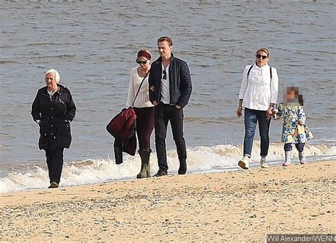 Photos: Taylor Swift and Tom Hiddleston Hit the Beach in U.K. Joined by His Family