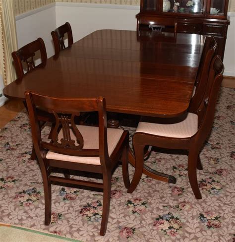 Mahogany Duncan Phyfe Style Dining Table and Chairs : EBTH