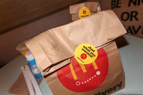 Experience of McDonald's Breakfast McDelivery in Los Angeles (USA) - Joy Della Vita - Travelblog