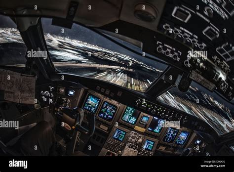 Cockpit view. Final approach for landing Stock Photo: 62495860 - Alamy