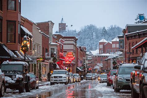 Holiday Getaway to Galena, Illinois | Midwest Living