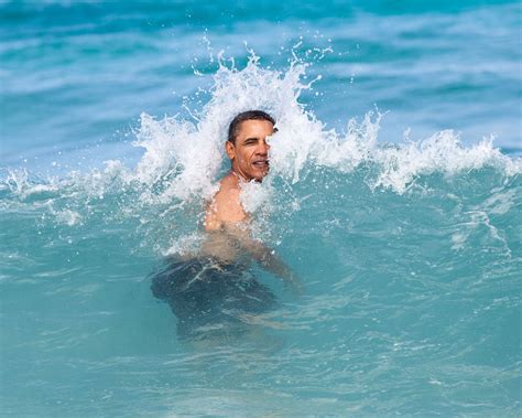 PRESIDENT BARACK OBAMA SWIMS WHILE VACATIONING IN HAWAII - 8X10 PHOTO ...