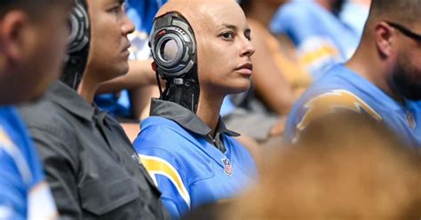 At the Dolphins-Chargers game, AI robots terrified everyone – PelhamPlus