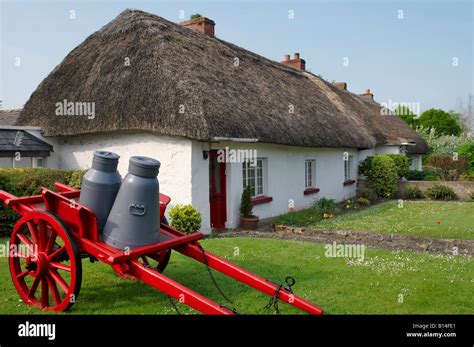 Thatched Cottage in Adare, Ireland Stock Photo - Alamy