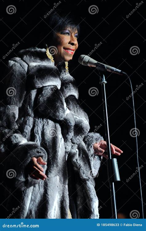 Natalie Cole during the Concert Editorial Stock Photo - Image of miss ...