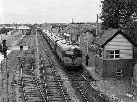 Train at Tullamore station © The Carlisle Kid :: Geograph Britain and Ireland