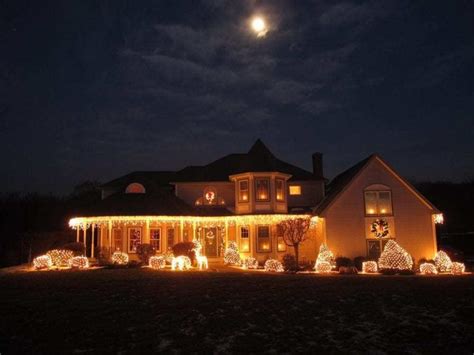 How to Hang Christmas Lights on a Roof - Taylor-Made Roofing