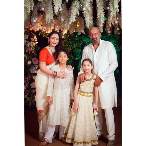 Sanjay Dutt birthday: These family pics of the Sadak 2 actor with wife ...