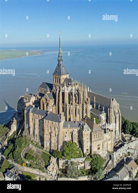 Mont saint michel aerial view hi-res stock photography and images - Alamy