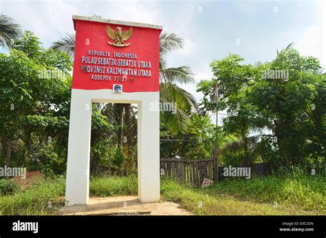 The first marker of border between Malaysia and Indonesia in Sebatik ...