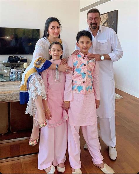 Inside pictures from Sanjay Dutt's Eid celebration with Maanayata and kids Pics | Inside ...