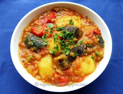 Vegan Magic: Aloo Baingan (Potato Eggplant Curry)