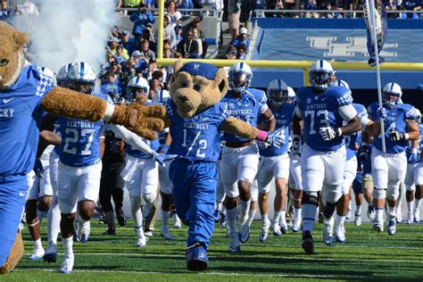 2017 Kentucky Wildcats Football Season Preview - A Sea Of Blue