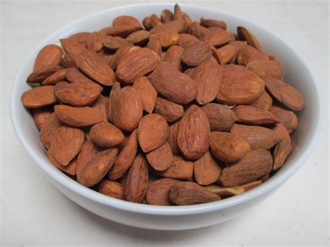 Organic Raw Shelled Almonds, 25 lbs/case — GREEN BULK