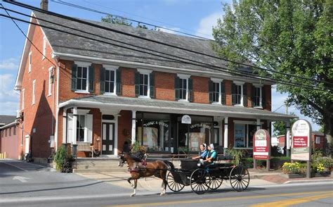 The Tiny Amish Town In Pennsylvania That's The Perfect Day Trip Destination | Amish town, Old ...