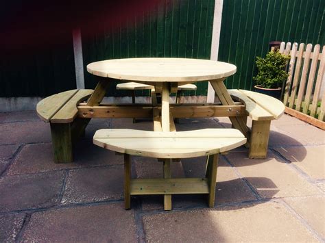 Westwood round picnic table - garden furniture for adults PT105