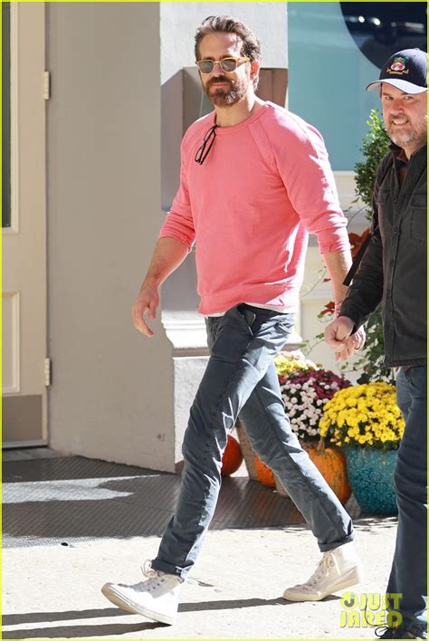 Photo: ryan reynolds heads to lunch with a friend in nyc 06 | Photo ...