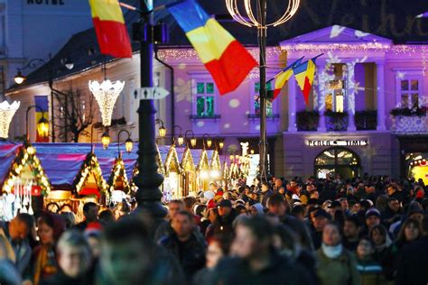 Bucharest Christmas fair, entrance, night view - Creative Commons Bilder
