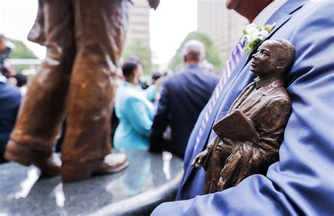 Martin Luther King Jr. Statue Unveiled in Atlanta - NBC News