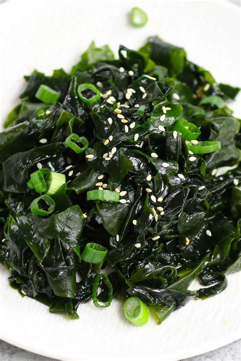 Seaweed Salad (Easy Japanese Wakame Salad Recipe)