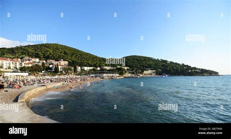 The Lapad bay beach in Dubrovnik, Croatia Stock Photo - Alamy