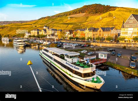 The city of Bernkastel-Kues, in the Moselle valley, river Moselle, old town, vine growing region ...