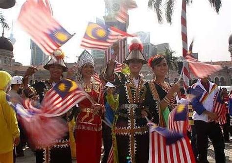 Malaysians Must Know the TRUTH: FEWER FLAGS FLYING IN SABAH THIS MERDEKA