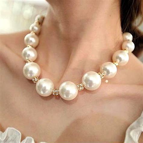 2021 New Fashion Celebrity Big White Large Pearl Beads Necklace Chain Simulated Pearl Statement ...