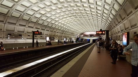 Dupont Circle Station 02 - WikiArquitectura