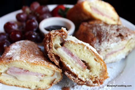 Disney Recipe: Monte Cristo Sandwich from Disneyland | the disney food blog