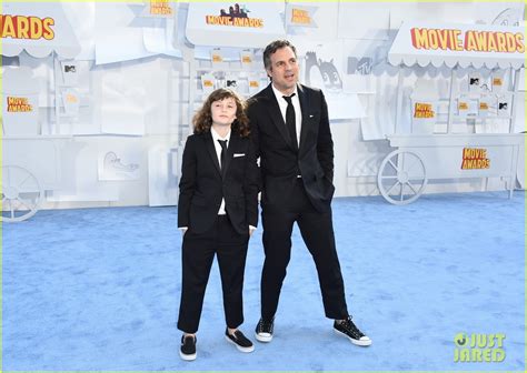 Avengers Assemble! Cast Honors Robert Downey, Jr. & Debuts New Clip at ...